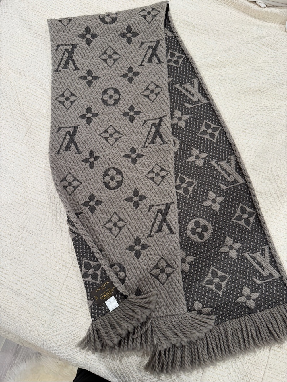 LOUIS VUITTON wool/silk scarf Unisex